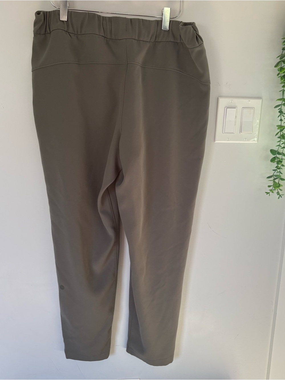 Lululemon On the Fly 7/8 Pant *Woven Size 12 - Picture 5 of 10